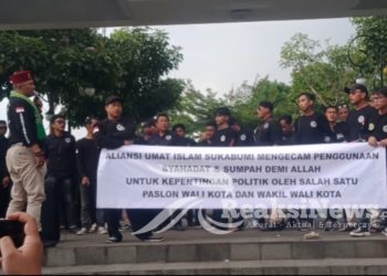 Aksi 411 Menolak Politisasi Agama Laskar Fisabilillah Indonesia Menggelar Demo di Alun-alun Kota Sukabumi