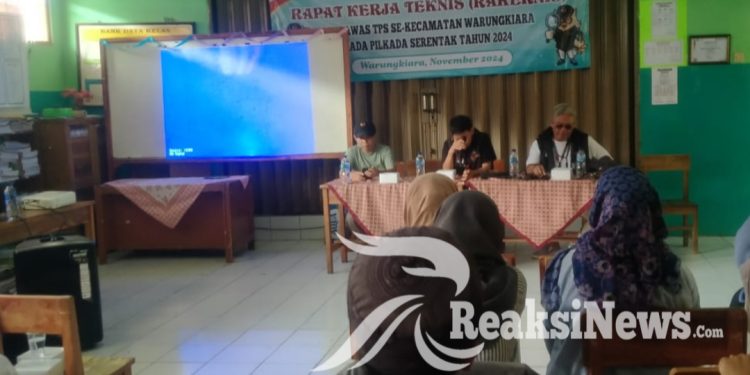Panwaslucam Warungkiara Gelar Rakernis Bersama 108 Pengawas TPS