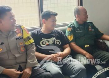 Antisipasi banjir, Bhabinkamtibmas Polsek Baros Tinjau Aliran Drainase Wilayah Binaan