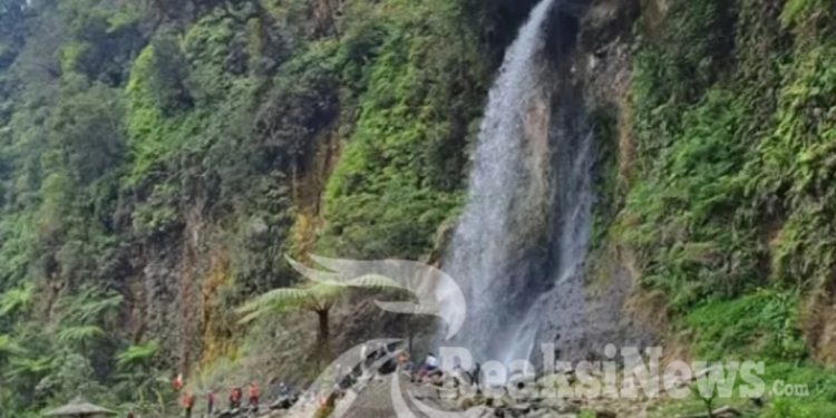 View Indah di Gunung Gede Pangrango, Curug Cibeureum, Tempat Wisata Penuh Pesona
