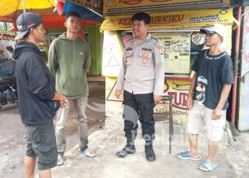 Ciptakan Rasa Aman, Anggota Samapta Polsek Lembursitu Laksanakan Patroli Dialogis di Siang Hari