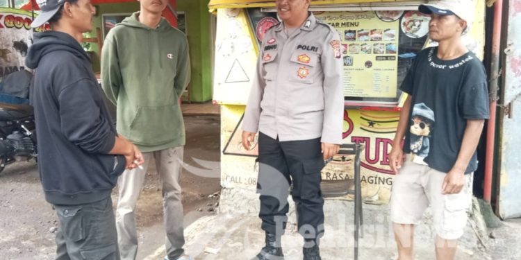 Ciptakan Rasa Aman, Anggota Samapta Polsek Lembursitu Laksanakan Patroli Dialogis di Siang Hari