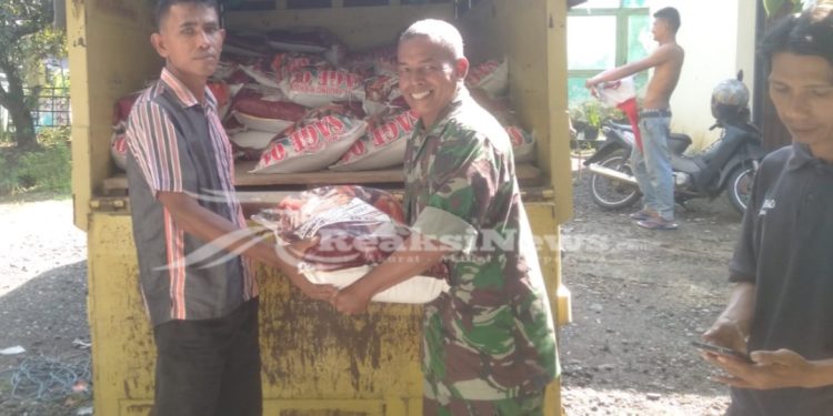 Bentuk Konsisten TNI Dalam Mendukung Ketahanan Pangan di Sukabumi, Babinsa Dampingi Penyaluran Bibit Jagung Sebanyak 4 Ton
