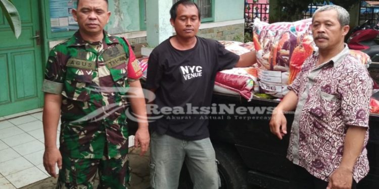 Pastikan Tepat Sasaran, Babinsa Bantarkalong Dampingi Penyaluran Bibit Jagung Pada Kelompok Tani