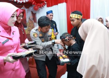 Kapolres Sukabumi Silaturahmi ke SLBN Handayani Cibadak, Bagikan Makanan Bergizi dan Susu Gratis