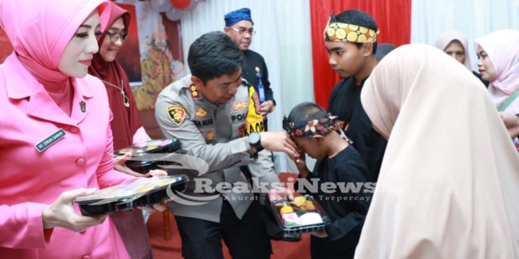 Kapolres Sukabumi Silaturahmi ke SLBN Handayani Cibadak, Bagikan Makanan Bergizi dan Susu Gratis