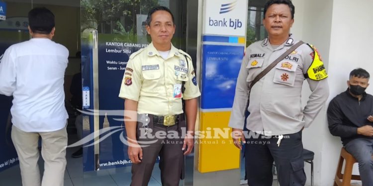 Bhabinkamtibmas Sambangi Obyek Vital Perbankan Himbau Security Cegah Terjadinya Gangguan Kamtibmas