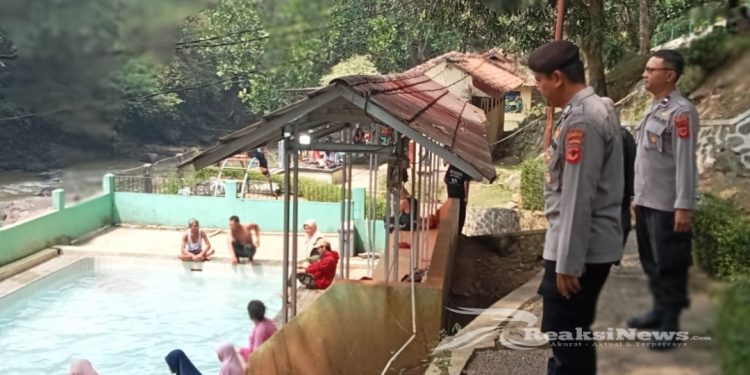Patroli Tempat Wisata Kolam Renang Sport Garden Anggota Samapta Polsek Lembursitu
