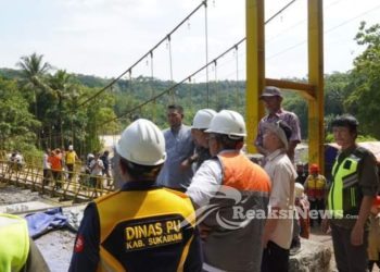 Tinjau Pembangunan Jembatan Cileuleuy Warungkiara, Bupati Dukung Akses dan Ekonomi Masyarakat