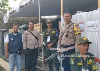 Anggota Polsek Lembursitu Laksanakan Pengamanan TPS dan Berikan Himbauan Kamtibmas