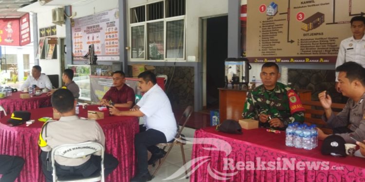 Pastikan Pilkada Berjalan Damai, Danramil 2203/Warungkiara Lalukan Monitoring Langsung Ke Lapas Kelas IIA Warungkiara