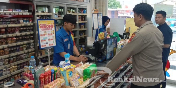 Patroli Sambang Alfamart dan Indomart Beri Himbauan Kamtibmas