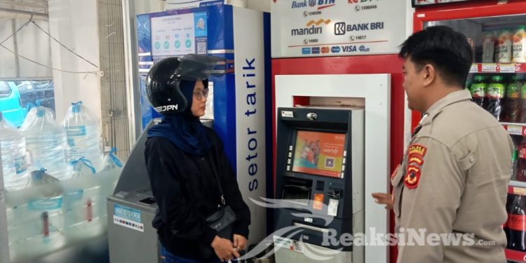 Pantau Dan Cek Mesin ATM oleh Anggota Patroli Polsek Lembursitu Polres Sukabumi Kota