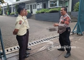 Sambangi Perusahaan PT. SCM Unit Samapta Polsek Lembursitu Patroli Dialogis Dengan Petugas Satpam, Sampaikan Himbauan Kamtibmas