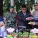 Hut Korpri dan Pgri, Bupati Sematkan Tanda Kehormatan Satyalancana Karya Satya