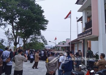 Camat Sukalarang Remehkan Guru : Ratusan Guru Geruduk Kantor Kecamatan Sukalarang Tuntut Camat Supaya Meminta Maaf kepada Guru Seluruh Indonesia dan Mengundurkan Diri dari set PPK Sukalarang