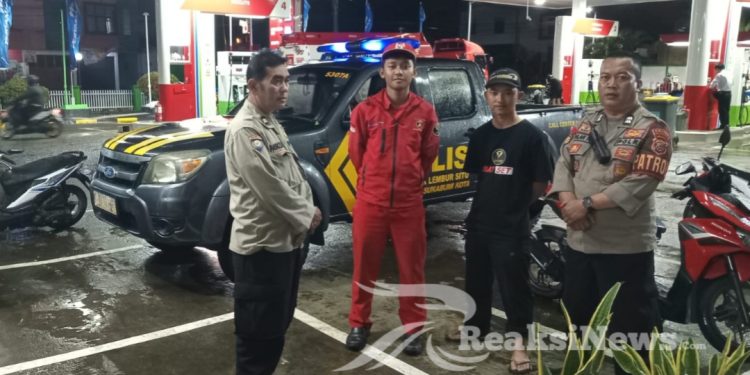 Anggota Polsek Lembursitu Giat Patroli Kontrol SPBU Pastikan Keamanan dan Cegah Gangguan Kamtibmas