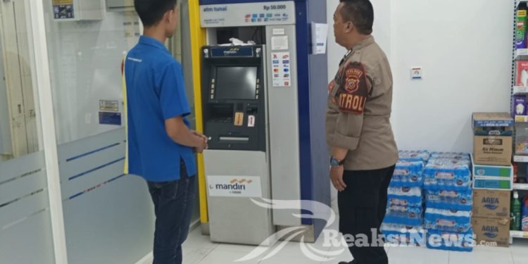 Pantau Dan Cek Mesin ATM oleh Anggota Patroli Polsek Lembursitu Polres Sukabumi Kota
