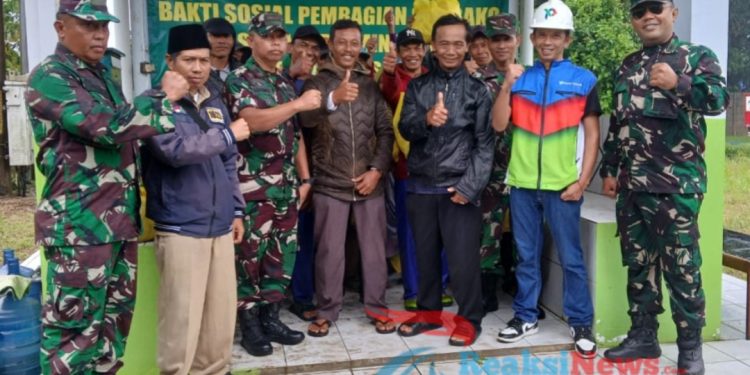 Kodim 0607/ Kota Sukabumi Bagikan Sembako Kepada Petani Penggarap Lahan
