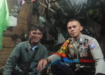 Sambang Malam Hari, Sebagai Upaya Bhabinkamtibmas Jaga Kamtibmas di Wilayah Lembursitu
