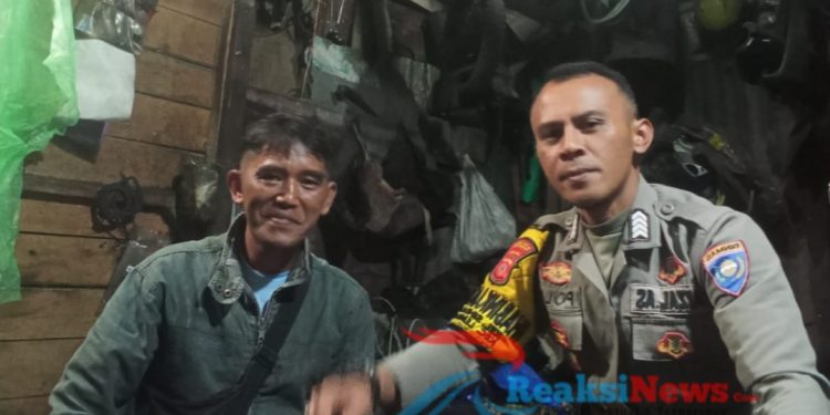 Sambang Malam Hari, Sebagai Upaya Bhabinkamtibmas Jaga Kamtibmas di Wilayah Lembursitu