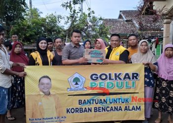 Ketua DPRD Budi Azhar Mutawali Kunjungi Korban Banjir Bandang Dan Serahkan Bantuan Kepada Warga Terdampak Bencana