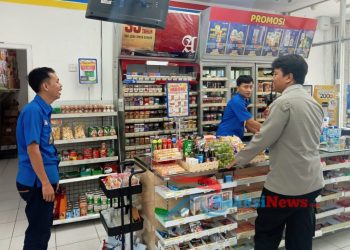 Patroli Sambang Alfamart dan Indomart Berikan Himbauan Kamtibmas