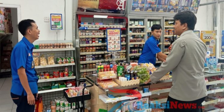 Patroli Sambang Alfamart dan Indomart Berikan Himbauan Kamtibmas