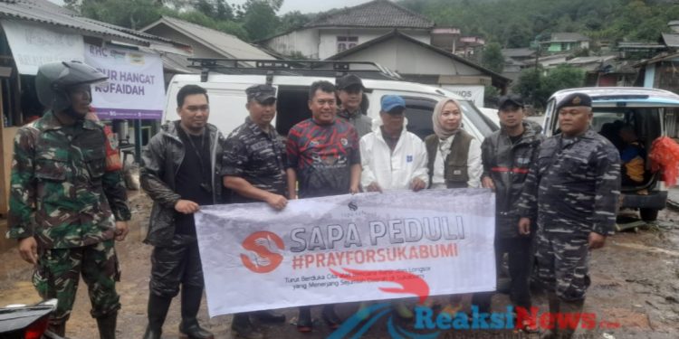 Pangkalan TNI AL Bandung Kerahkan Personel Satgas Siaga Bencana Bantu Evakuasi Korban Banjir di Sukabumi