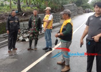 Targetkan Dua Minggu selesai Dandim 0622/Kab. Sukabumi Pimpin langsung Pembuatan Jembatan Bailey di Cihaur Desa Sangrawayang Kecamatan Simpenan Kab. Sukabumi yang sempat terputus akibat diterjang banjir