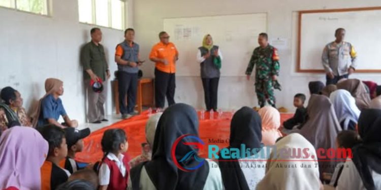 Pastikan Terkondisikan dengan Baik, Bupati Marwan Tinjau Lokasi Pengungsian