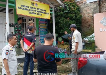 Forkopimcam Warungkiara Berikan Bantuan Sembako Kepada Korban Pergerakan Tanah Diwilayahnya