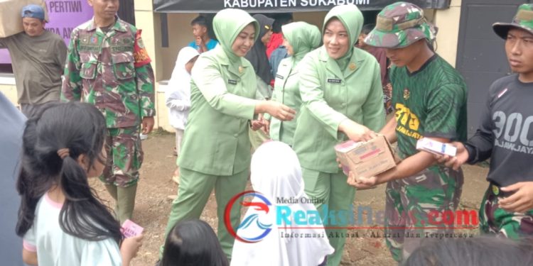 Ketua Persit Kartika Chandra Kirana Cabang XLV Dim 0622/Kab. Sukabumi Kunjungi Korban Bencana Alam di Lengkong