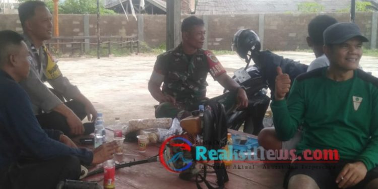 Sinergitas TNI Polri, Melaksanakan Giat Sambang Tokoh Masyarakat Beri Himbauan Kamtibmas
