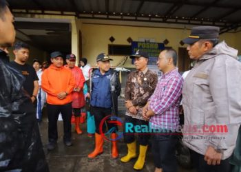 Lokasi Pergerakan Tanah Balekambang Kalibunder Wabup Bagikan 5 Ton Beras