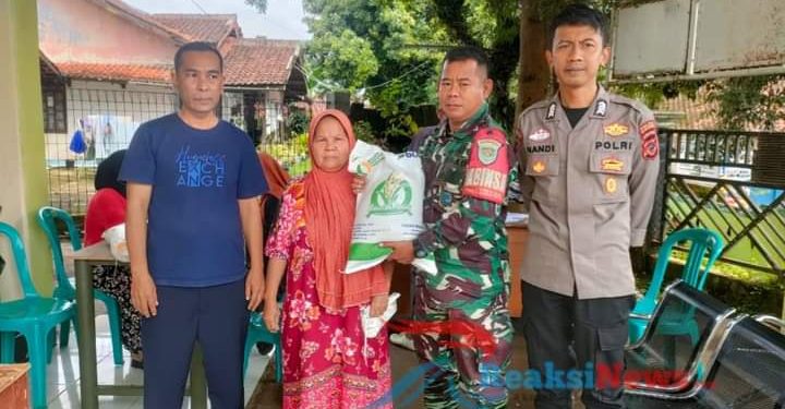 Serka Enceng Dampingi Penyaluran Beras Bulog 10kg Kepada 394 KPM Di Sukaharja