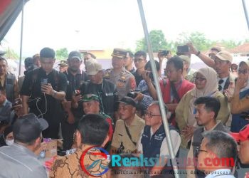Tinjau Lokasi Bencana, Menteri Desa Pastikan Pengungsian dan Kebutuhan Dasar Terpenuhi