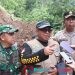 Tinjau Longsor di Cimapag Simpenan, Bupati Sukabumi Pertugas Lapangan Sedang Evakuasi