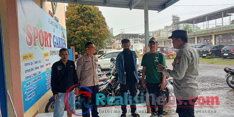 Patroli Tempat Wisata Kolam Renang Sport Garden Anggota Samapta Polsek Lembursitu