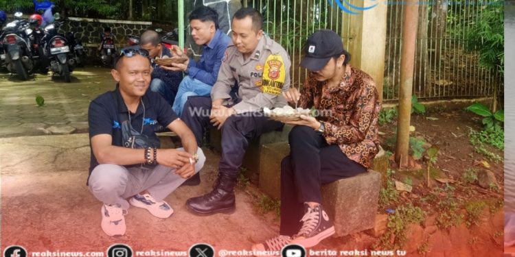 Bhabinkamtibmas Polsek Lembursitu Melaksanakan Sambang Warga