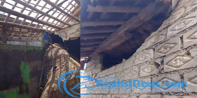 Akibat Atap Sudah Lapuk, Rumah Warga Roboh dan Tidak Ada Bantuan Sama Sekali dari Pemerintah Kota Sukabumi