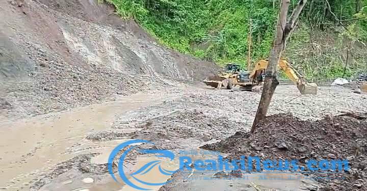 Forkopincam Simpenan Evakuasi Material Longsor di Cimapag Desa Loji