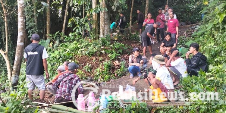 Antusias Warga Ciseureuh Sukabumi Membangun Jalan Secara Patungan, Ini Penjelasannya
