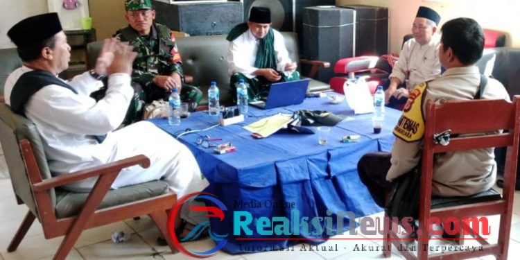 Sertu Didik Susanto Lakukan Komsos Dengan Tokoh Masyarakat Desa Bantargebang