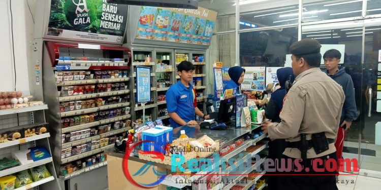 Patroli Sambang Alfamart dan Indomart Beri Himbauan Kamtibmas