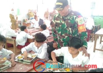 Danramil 2203/Warungkiara Monitoring MBG di SDN 3 Warungkiara