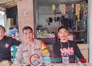 Melaksanakan Sambang dan Silaturahmi Kamtibmas Kepada Warga