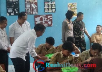 Dandim 0607/Kota Sukabumi Dampingi Pj. Gubernur Jawa Barat Tinjau Makan Siang Bergizi Gratis