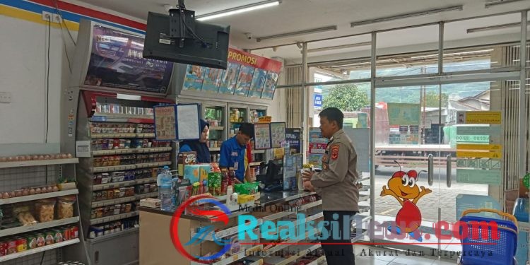 Patroli Sambang Alfamart dan Indomart Beri Himbauan Kamtibmas