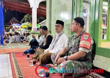 Babinsa Sukaharja Koramil 2203/Warungkiara Bareng Kades Hadiri Isra Mi’raj 1446 H